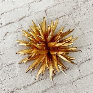 Vintage Gold Tone Flower Brooch